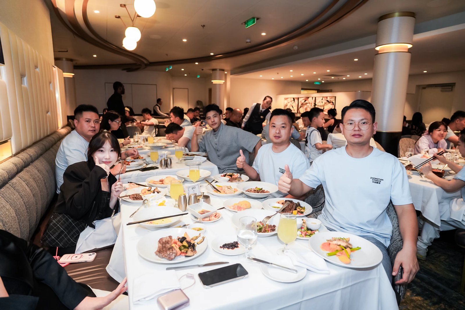 中田集团165人海上周年庆